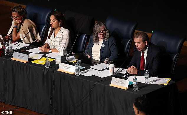 All members of the Chicago Board of Education are expected to resign after the city's Democratic mayor allegedly tried to force them to fire the public schools CEO.