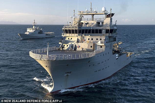 The Manawanui has carried out a number of specialist diving, salvage and reconnaissance duties in New Zealand and throughout the South West Pacific.