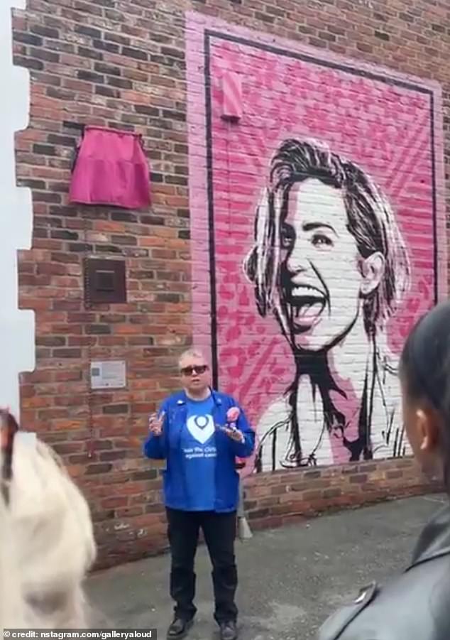 The tribute to Sarah, which was unveiled after a fundraising walk, was revealed alongside a stunning pink mural of the late singer.