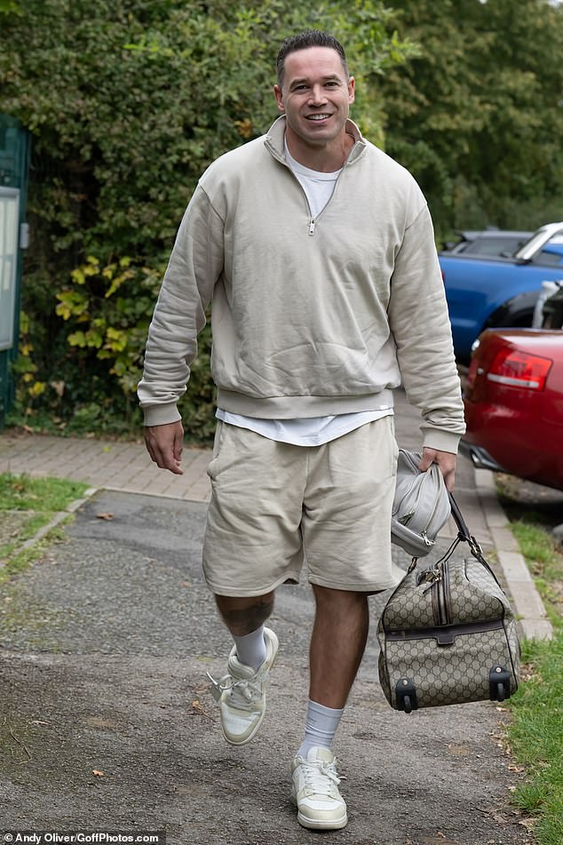 Kieran cut a casual figure in a relaxed cream ensemble as he arrived at the match.