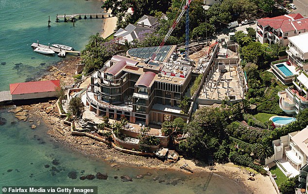 John's luxury Point Piper property was expected to break the $130 million sale record held by IT billionaire Scott Farquhar and his Uig Lodge, after the Aussie Home Loans founder decided to sell following their breakup .