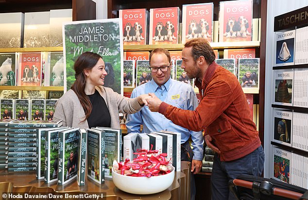 Her appearance was in support of Pets As Therapy, a charity which aims to improve the health and wellbeing of thousands of people in communities across the UK.