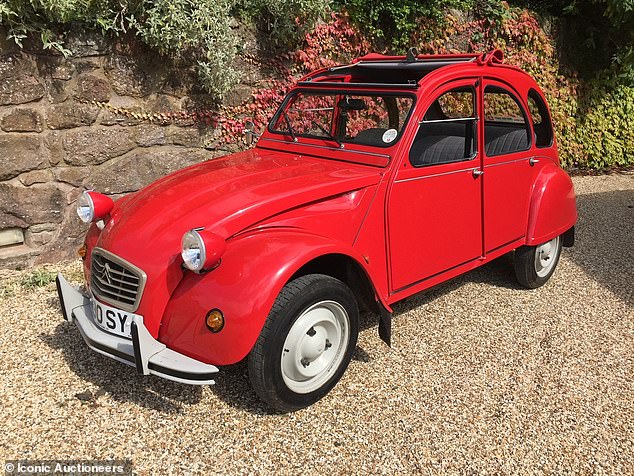 The seller, whose identity has not been revealed but is said to be a former athlete turned sports journalist, knew the car during her childhood and there is an old Polaroid photograph in the historical archive of her with the peculiar Citroën.