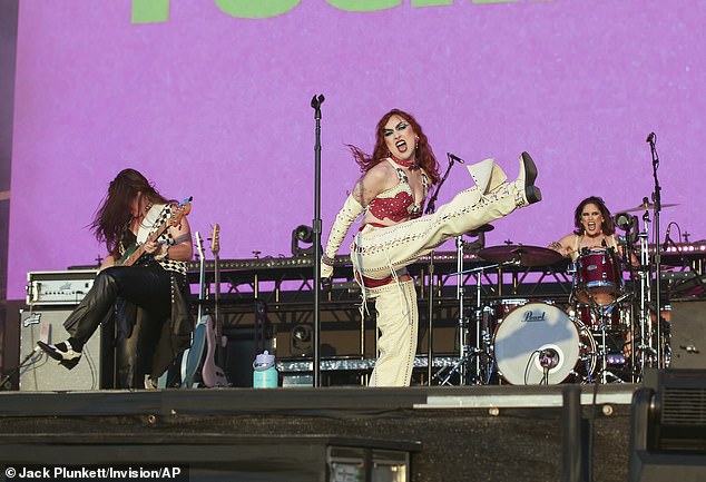 The singer stomped across the colorfully lit stage in a pair of white boots and let her wild mane of bouncy red curls flow down her back.