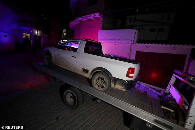 Authorities in Chilpancingo, a city in the state of Guerrero, in southwestern Mexico, locate the truck where the body of murdered mayor Alejandro Arcos was found murdered. The severed head of a 43-year-old man was found on top of the vehicle.