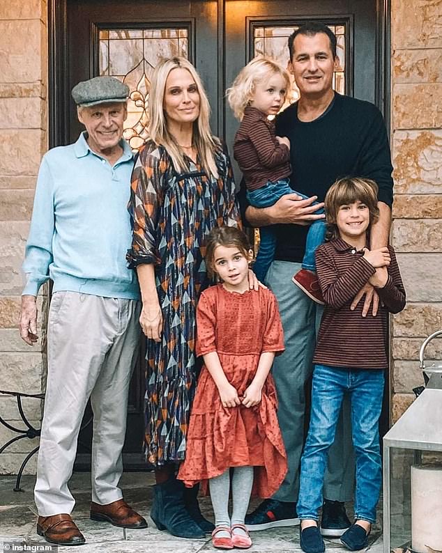 1728324519 351 Molly Sims shares a heartbreaking post about her fathers sudden