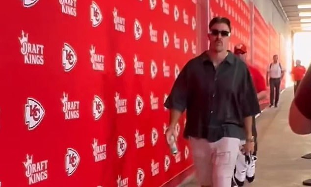 Kelce, 35, was wearing a black T-shirt and beige pants upon his arrival at the stadium.