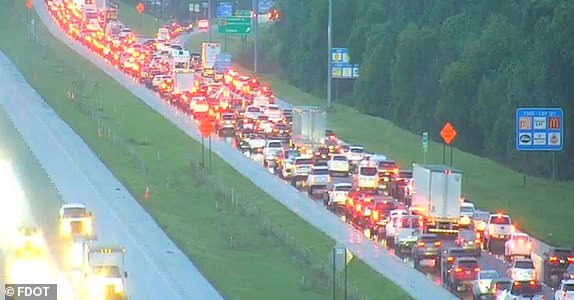 @Denver7Traffic This is a look at the escape from the Ft Myers/Naples/Cape Coral area of ​​Florida on I-75 towards Miami. Similar scenes on I-4 towards Orlando and on NB I-75 outside of Tampa.