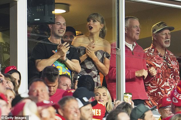 Earlier in the evening she returned to Arrowhead to see her boyfriend in action.