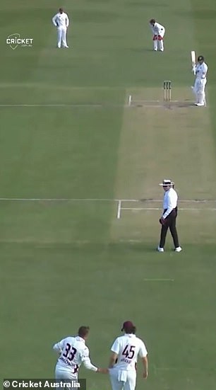 Still unhappy with Straker's position, Labuschagne pushed Straker further into the batter's line of sight.