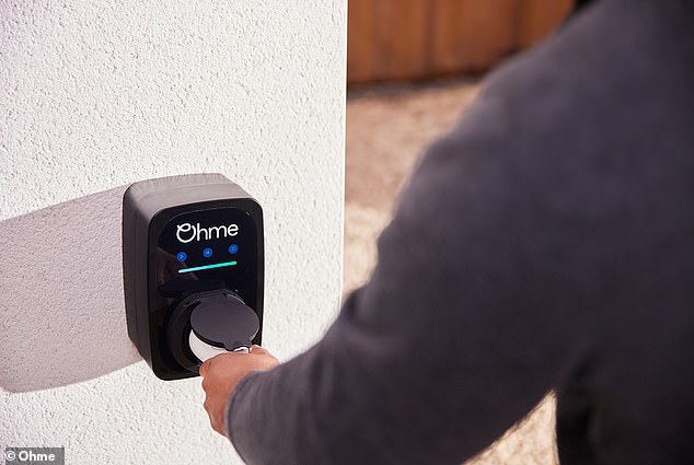 Home charging provider Ohme has teamed up with electricity retailer Currys, which will sell electric vehicle chargers directly to customers.