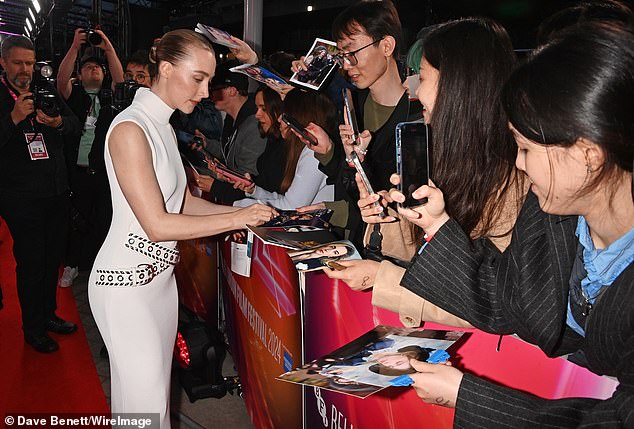 The actress seemed in good spirits as she stopped to sign autographs.