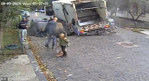 The driver of a garbage truck that was parked next to the car rescued the five-year-old boy and the woman, helped by the public to get out of the crater.