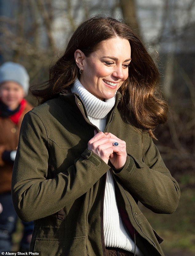 The engagement ring that Kate wore was chosen by Princess Diana