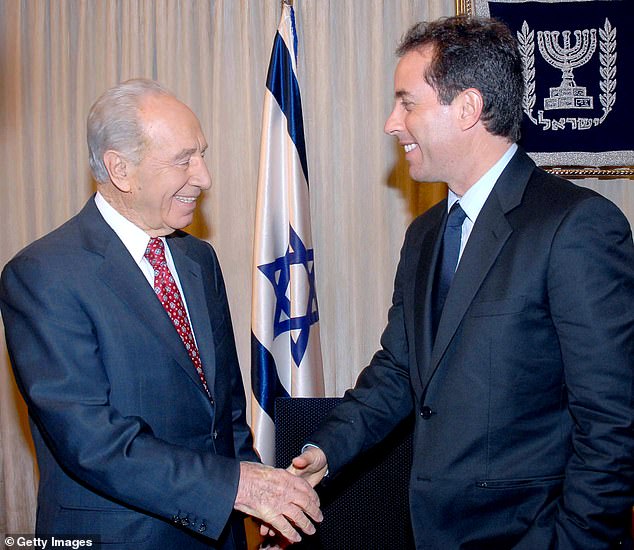 Seinfeld speaks with Israeli President Shimon Peres on November 23, 2007 in Jerusalem