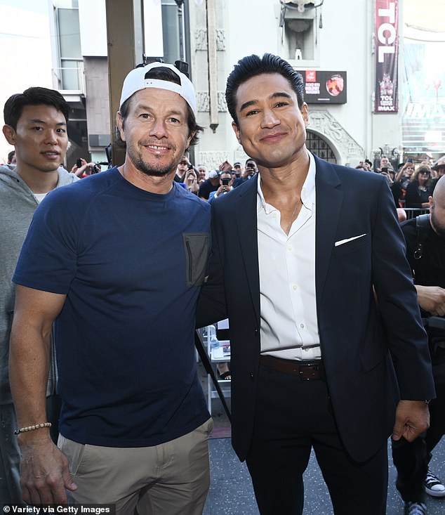 Mario's friend Mark Wahlberg was also there to give a heartfelt speech in his honor, and the two shared a warm hug at the podium.