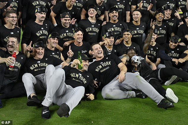 The Yankees posed for a team photo on the field after beating the Royals 4-1 on Thursday.