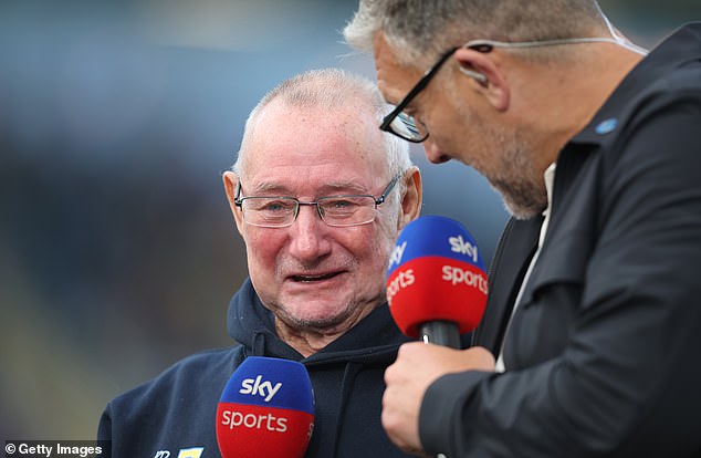 Burrow's father, Geoff, will present the player of the match award after the final.