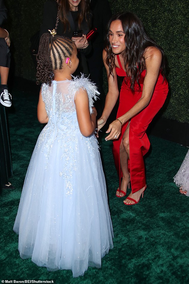 Meghan meets a young woman invited to the gala