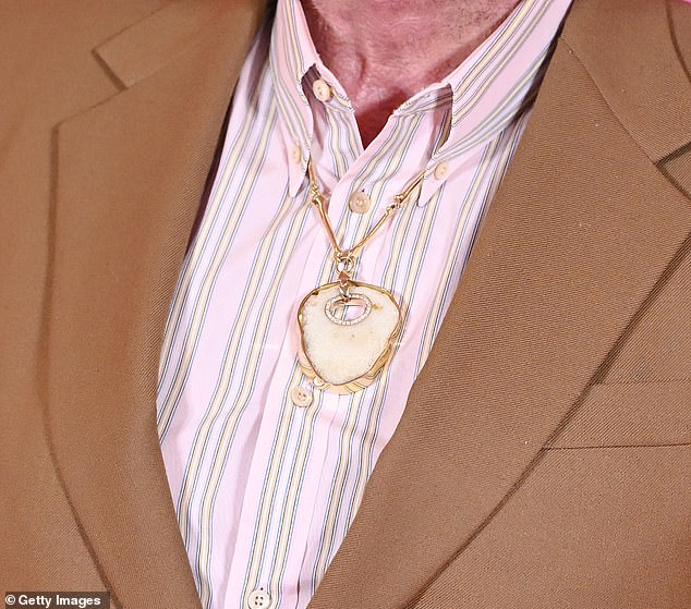 Elton turned heads after wearing his old kneecap as a necklace at the premiere of his new biopic on Thursday.