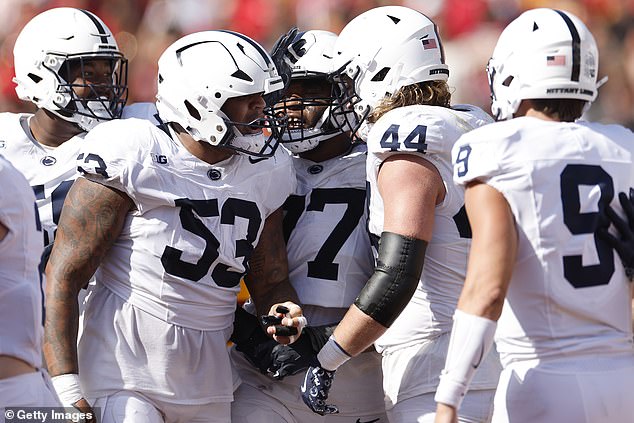 Tyler Warren #44 of the Penn State Nittany Lions celebrates his touchdown catch