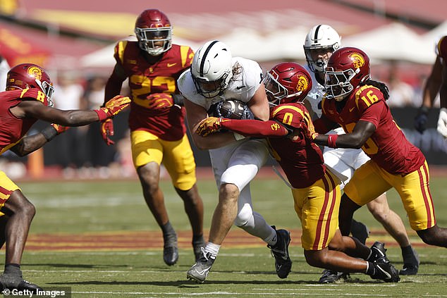 Warren caught 17 passes to tie the FBS single-game record for tight ends on Saturday.