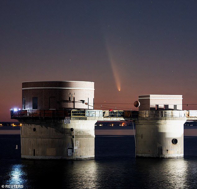 The comet was visible shortly after sunset in the western part of the sky above the hydroelectric intake towers of the Lake Murray Dam, near Columbia, South Carolina.