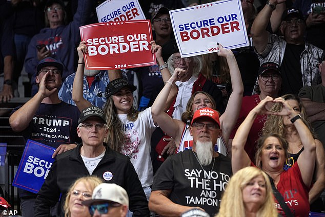 The Republican presidential candidate said he would meet the goal by asking Congress to fund a 10% pay raise for border patrol agents and a $10,000 retention and signing bonus, at a rally in the border state of Arizona, a countryside of electoral battle.