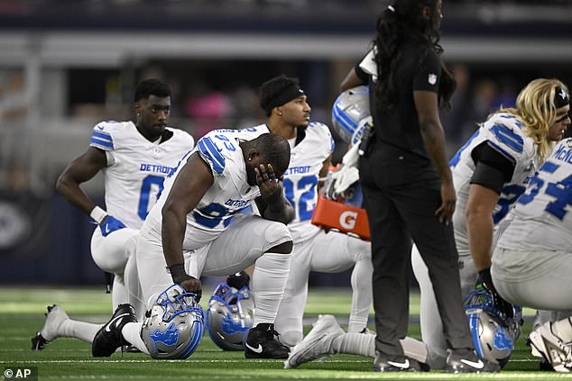 Players from both teams formed a large circle around the second overall pick in the 2022 draft.