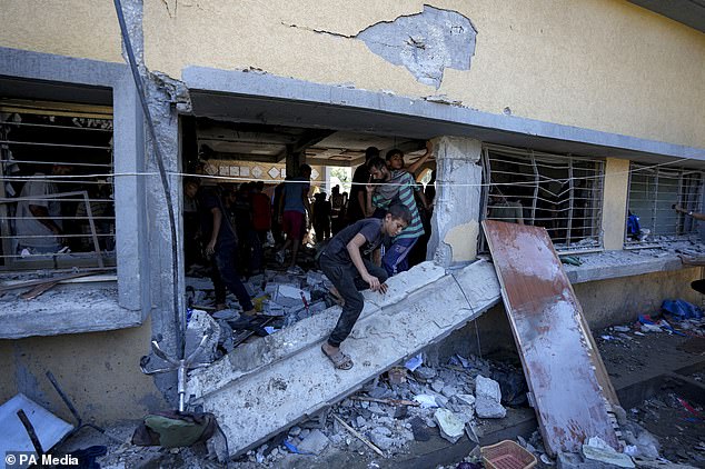 Palestinians search for bodies of relatives killed in Israeli bombing in Deir al-Balah