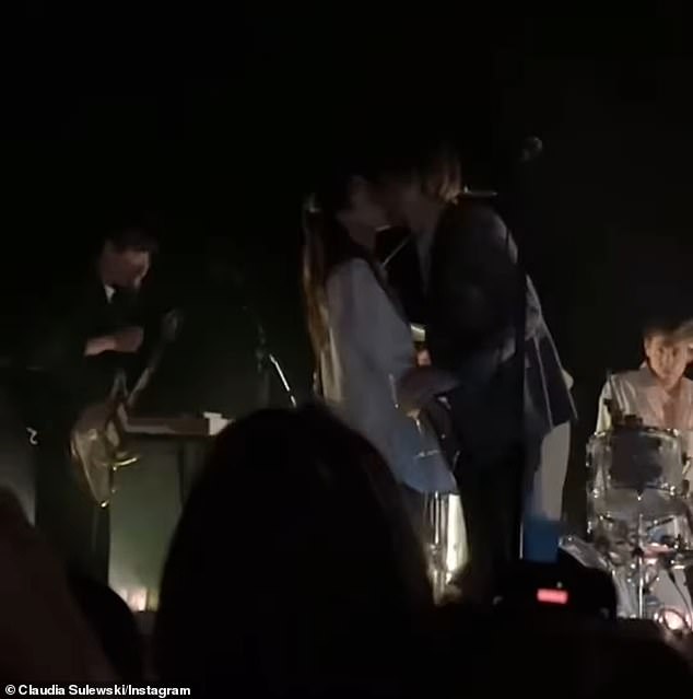 In fact, during the same concert, Finneas brought his girlfriend Claudia Sulewski on stage and kissed her even more.