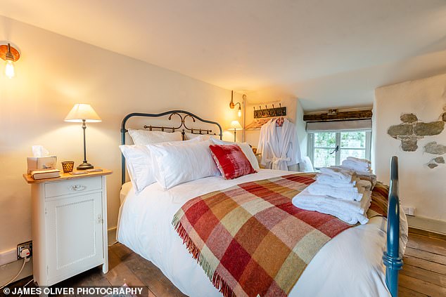 Dreamy - Upstairs is Button Cottage's king-size bedroom