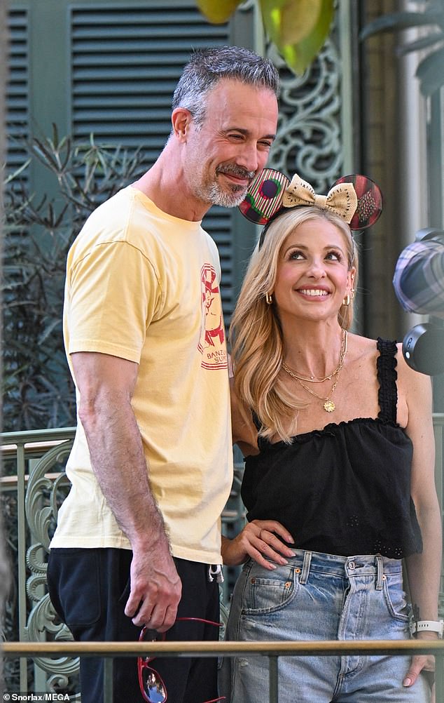 Gellar gazed adoringly at her husband as they posed for a photo together.