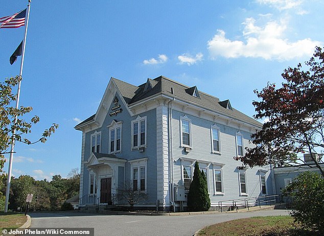 Hanson Town Manager Lisa Green has made furious efforts to arrest the resident. In the photo: the town hall.