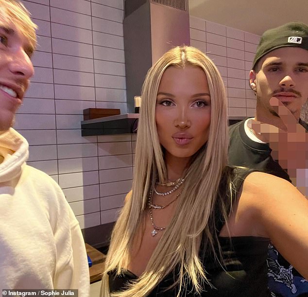 Proving that he has launched himself into dating again, Romeo made people talk by enjoying an evening with influencer Sophie Julia