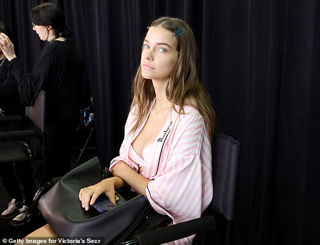 Barbara, sporting a pink robe and bra, was also among the many models preparing to take the spotlight.