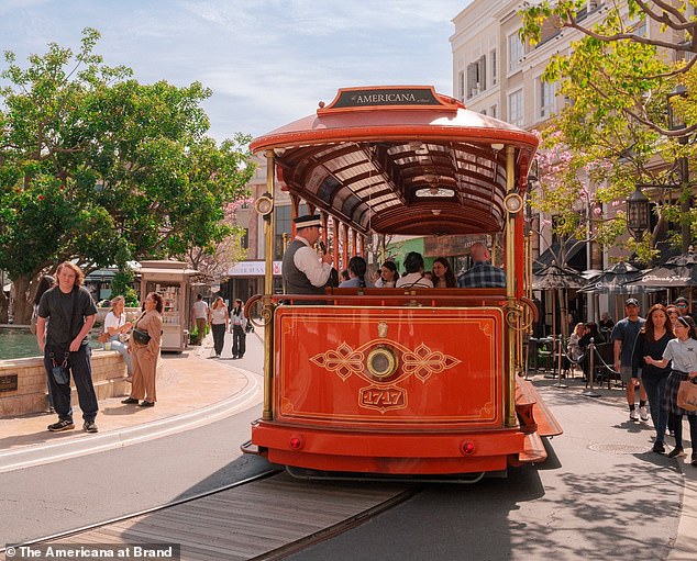 In the photo: the Americana cart that travels through the shopping district