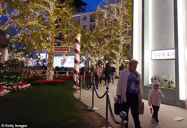 La Americana goes all out for Christmas and decorates the entire shopping area.