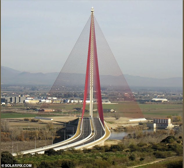 Savannah told Mail Online her boyfriend had texted her as she was preparing to scale the bridge (pictured) with another British daredevil.