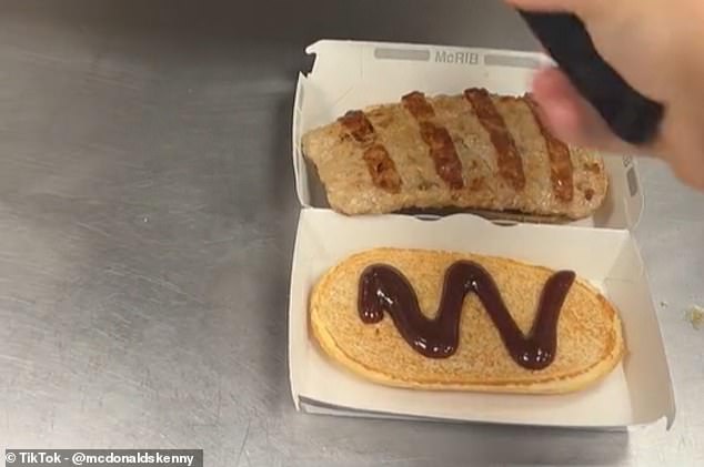 In the clip, the staff member can be seen using a sauce bottle to dispense the spicy BBQ sauce onto both sides of the bun, before placing the beef patty on the bun.