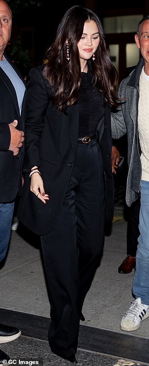 Gomez opted for minimalist accessories and added a pair of drop earrings and some statement rings on her hands.