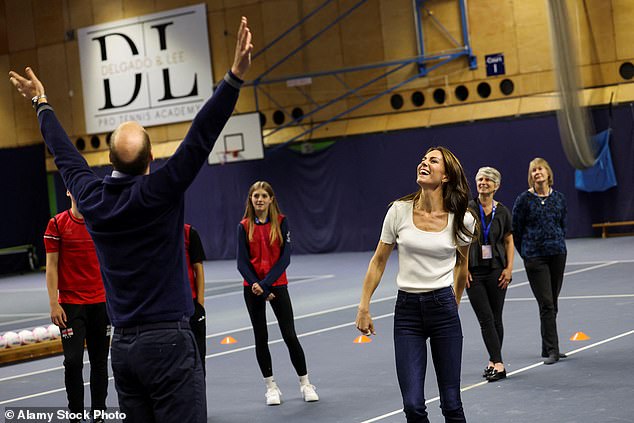 Kate took off her jacket to workout in her skinny jeans at the Bisham Abbey National Sports Center in 2023.