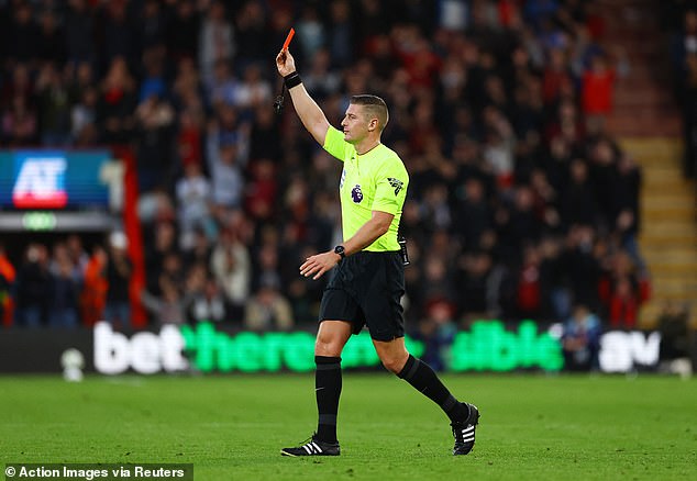 With the game progressing at a lukewarm pace, the crucial moment arrived: a reckless tackle by William Saliba on Evanilson as the Brazilian looked to run towards goal. A red card followed.