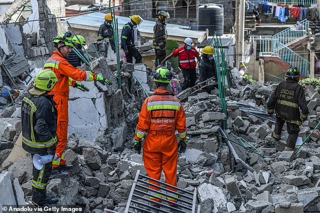 A view from the scene after the collapse of an apartment building in the West Kahawa area of ​​Nairobi, Kenya's capital, on October 20.