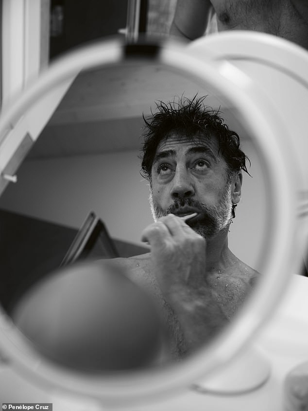 1729576011 913 Javier Bardem 55 shows off his shirtless physique in snaps