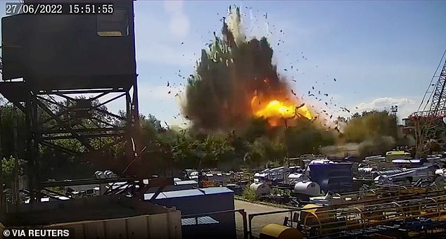 This is the moment a Russian missile hits the Ukrainian shopping center of Kremenchuk