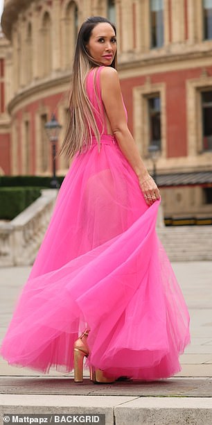 She also wore chunky rings while posing outside the iconic building.