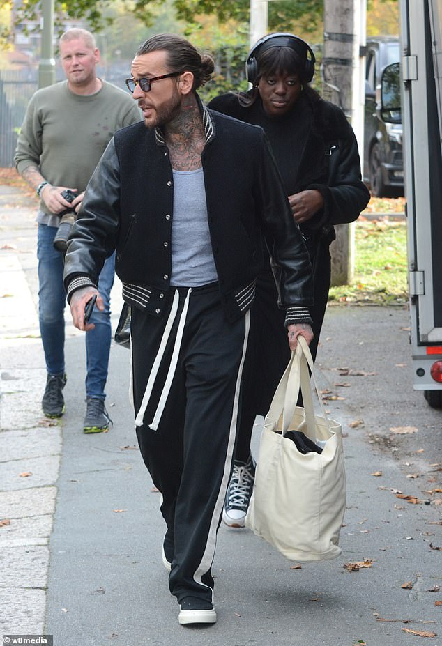 Pete seemed in good spirits when he arrived at the studio to meet his partner Jowita Przystał in a black bomber jacket worn over a gray t-shirt that showed off his tattoos.