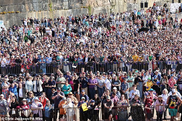 Up to 10,000 people demonstrated in support of the King and Queen