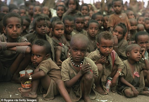 Mothers of the time left a small lock of hair on their children's heads with the belief that it would serve to take them to heaven.